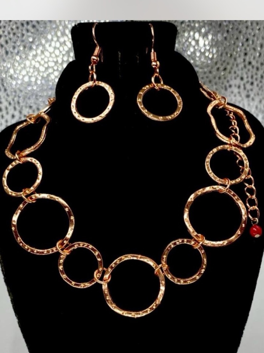 Ladies *** Designer * Goldtone Necklace / Earrings *** Bonus !!! 👀 at pics :0)